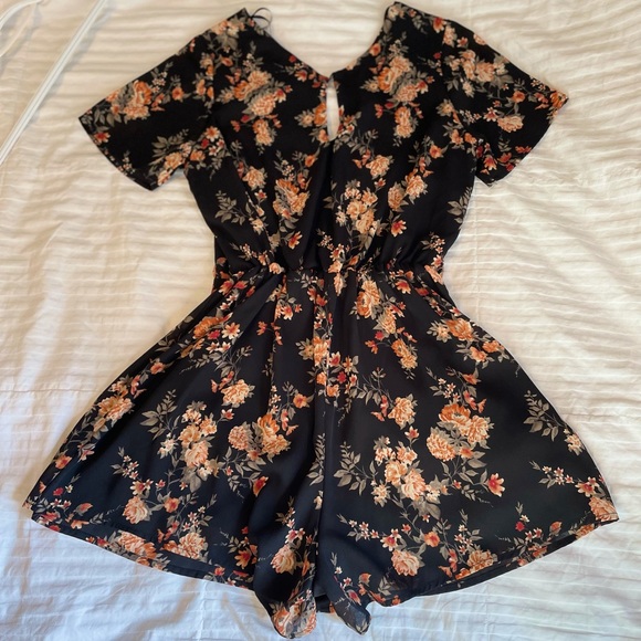 Floral Romper - Picture 2 of 4
